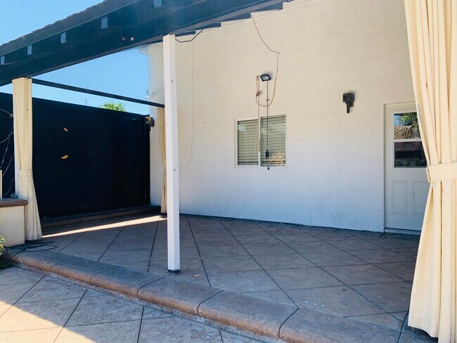 Building Photo - 5148 Otis Ave