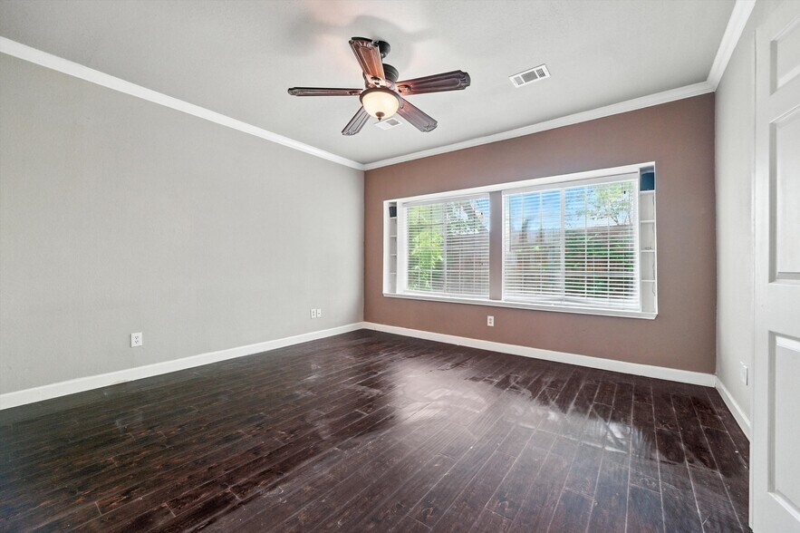 Building Photo - 9128 Cumberland Dr