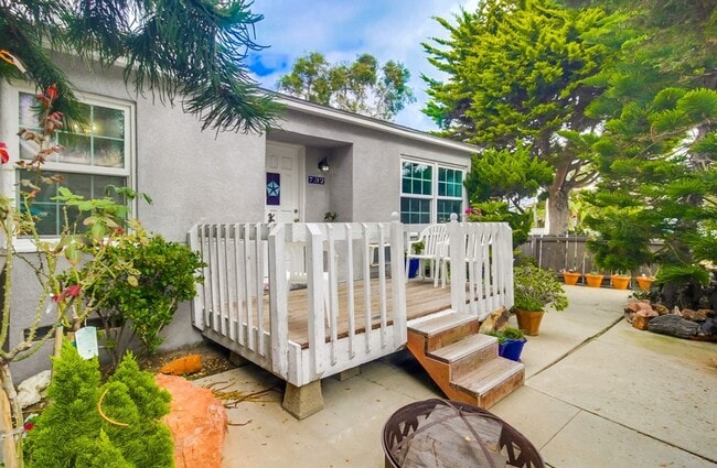 Building Photo - Price drop! Cozy Home Between Mission Beach and Mission Bay with Parking and Rooftop Deck!
