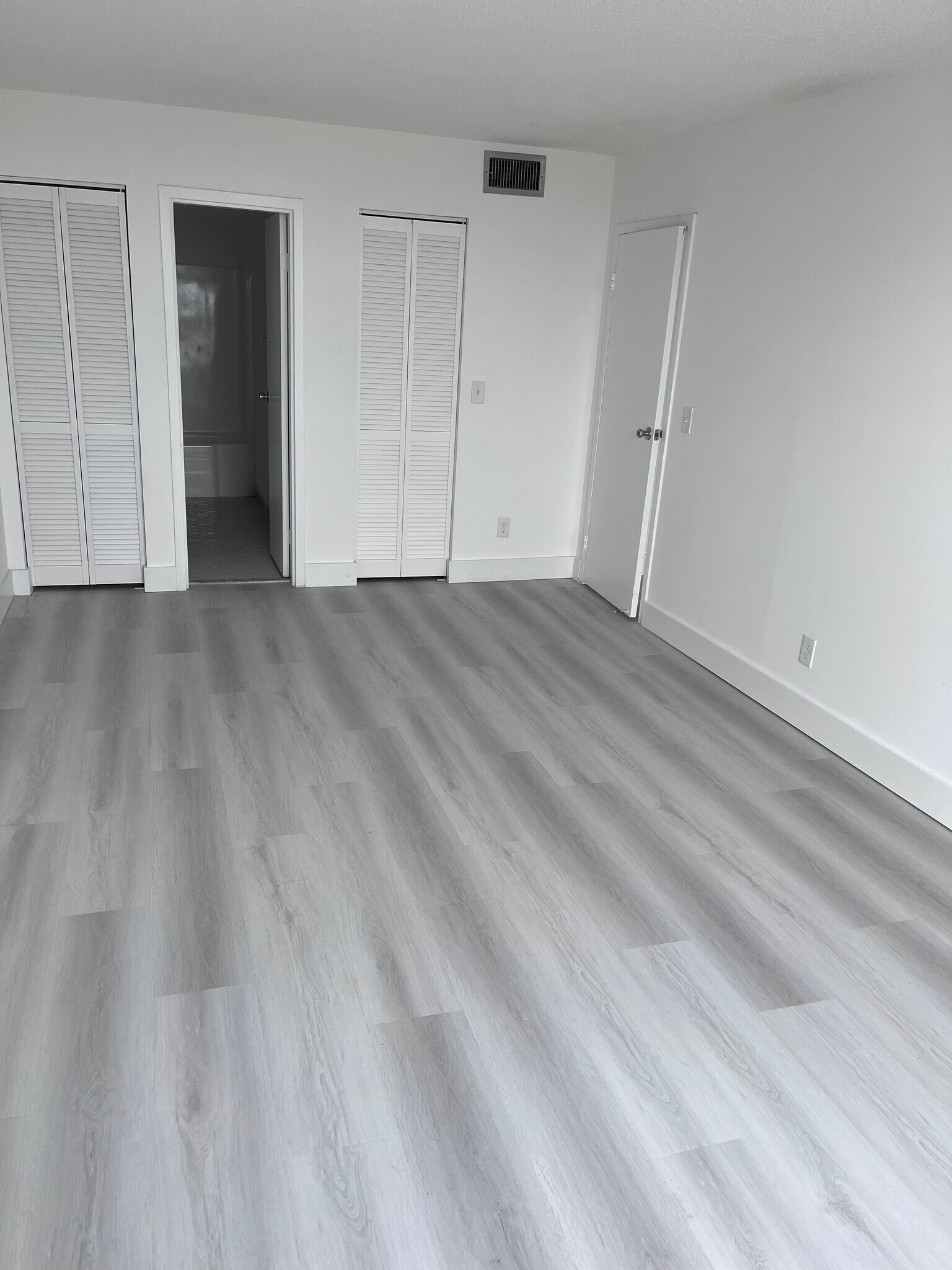 Building Photo - 13499 Biscayne Blvd