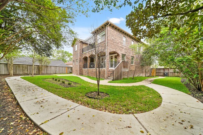 Building Photo - 9714 Braesmont Dr