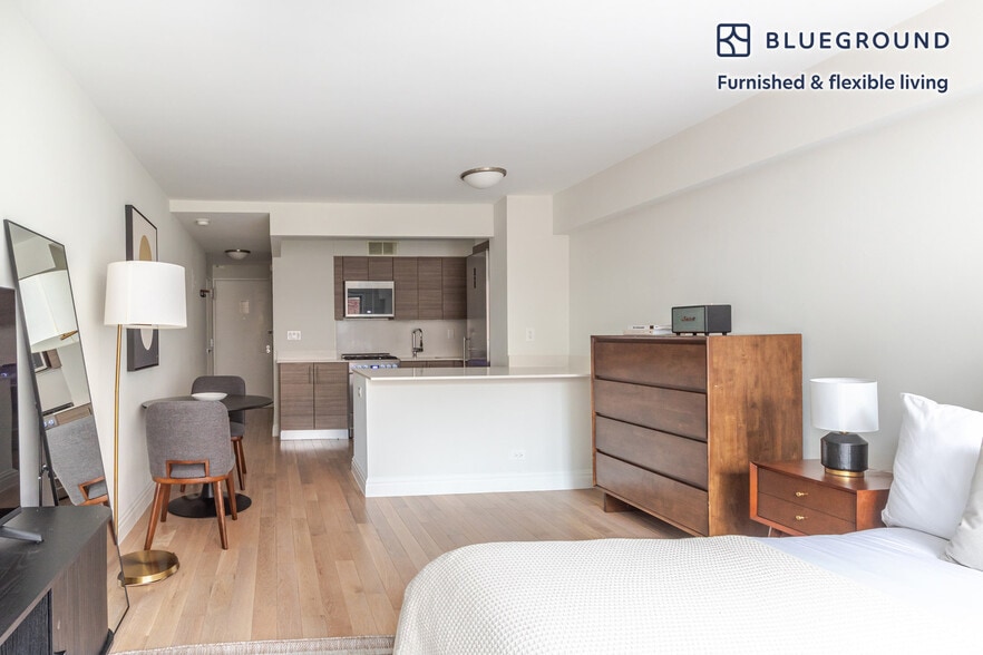 Building Photo - 340 E 51st St