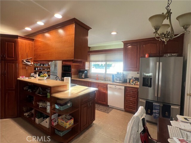 Building Photo - 28255 Trailriders Dr