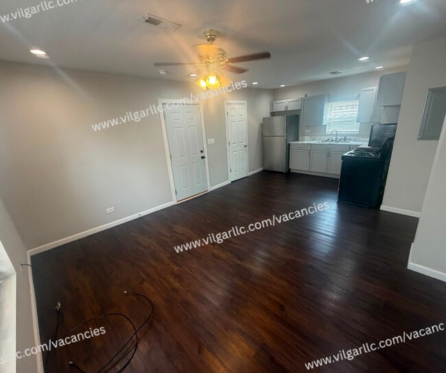 Building Photo - 4023 Deodar St