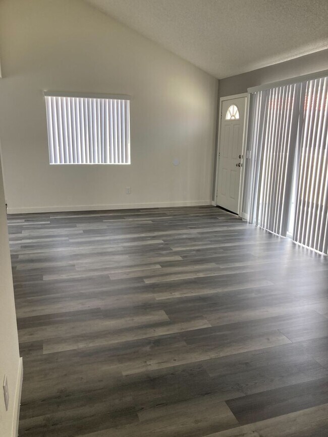 Building Photo - Beautiful 3 Bedroom Unit in Placentia