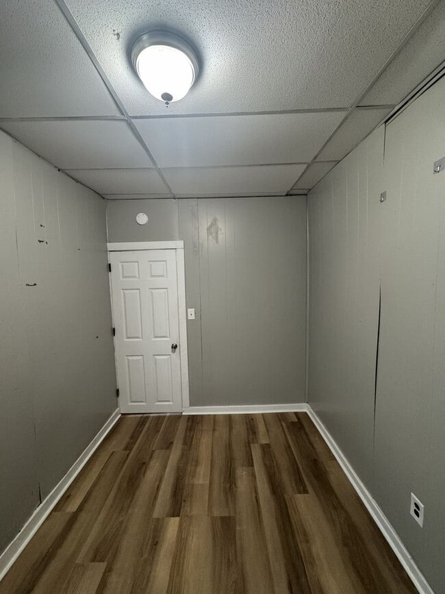 Building Photo - 6 Laurel Hill Ln