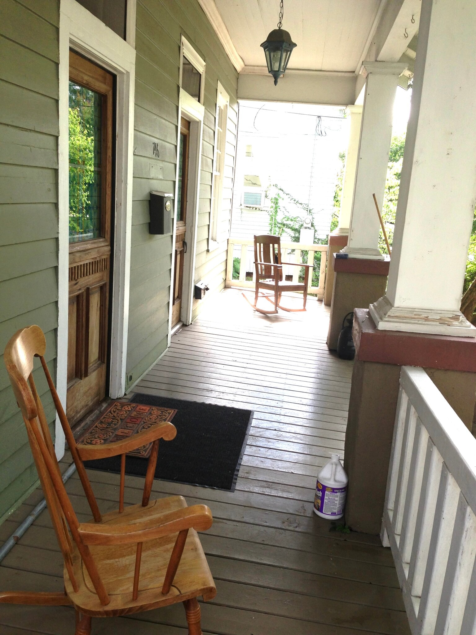 Amazing sunny front porch! - 746 Europe St