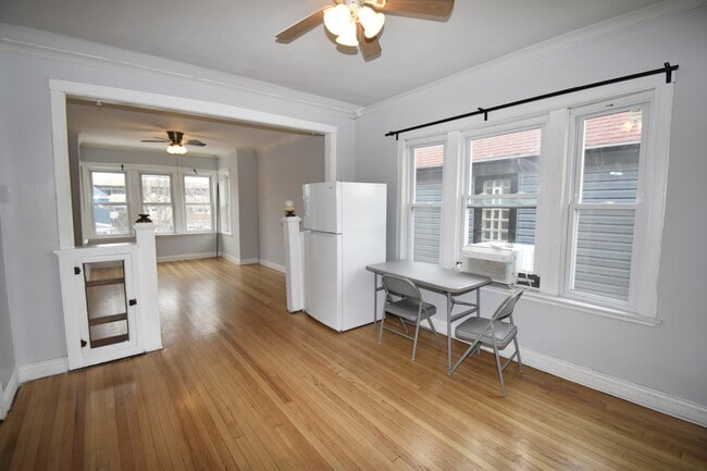 Building Photo - 5612 S Sawyer Ave