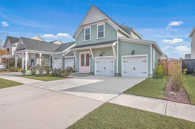 Building Photo - Beautiful Home near Pond and Woods!