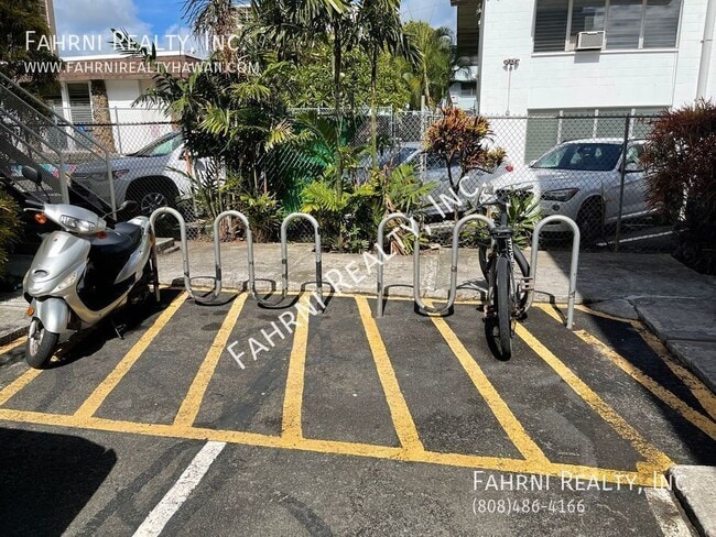 Building Photo - 1508 Kewalo St