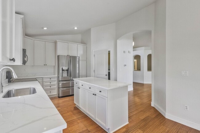 Building Photo - 6756 Solana Dr