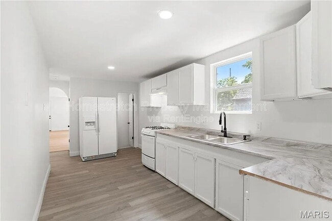 Building Photo - 5021 Davison Ave