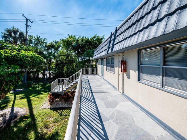 Building Photo - 718 Brittany Park