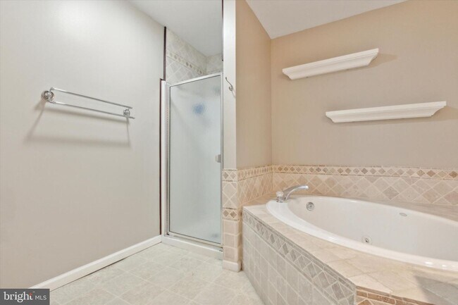 Building Photo - 125 Vernon Ct