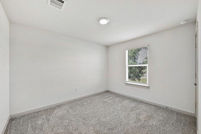 Building Photo - Spacious & Stylish Living in Liberty Hill