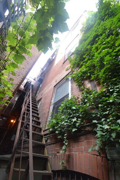 Building Photo - 1925 Spruce St