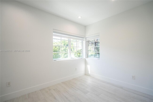 Building Photo - 960 Jefferson Ave