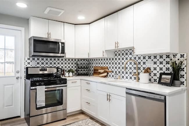 Building Photo - 437 N 700 W