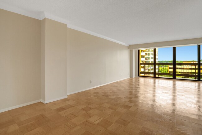 Building Photo - 3800 Fairfax Dr