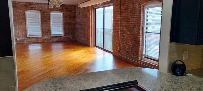 Building Photo - 432 E Rich St