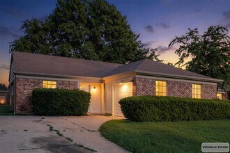 Building Photo - 7204 Shadow Bend Dr