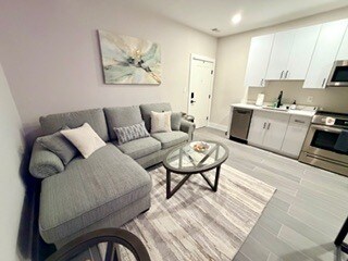 Building Photo - 824 18th St NE