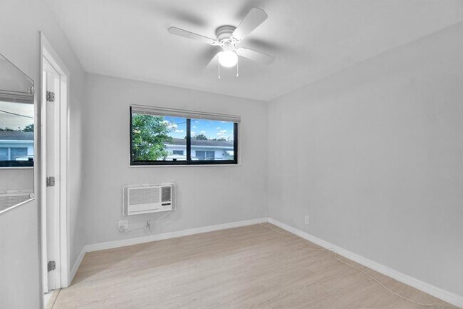 Building Photo - 6101 NW 9th Ct