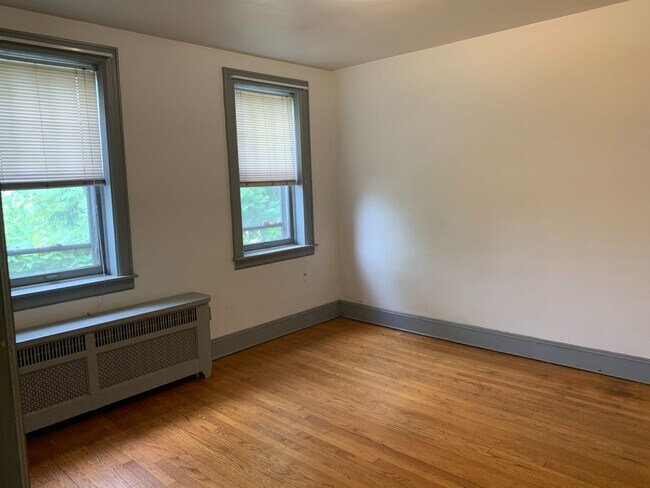 Building Photo - 102 Edgewood Ave