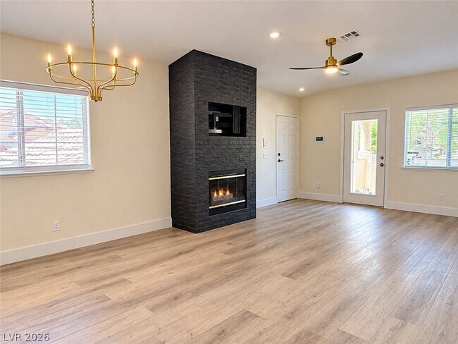 Building Photo - 3327 Erva St