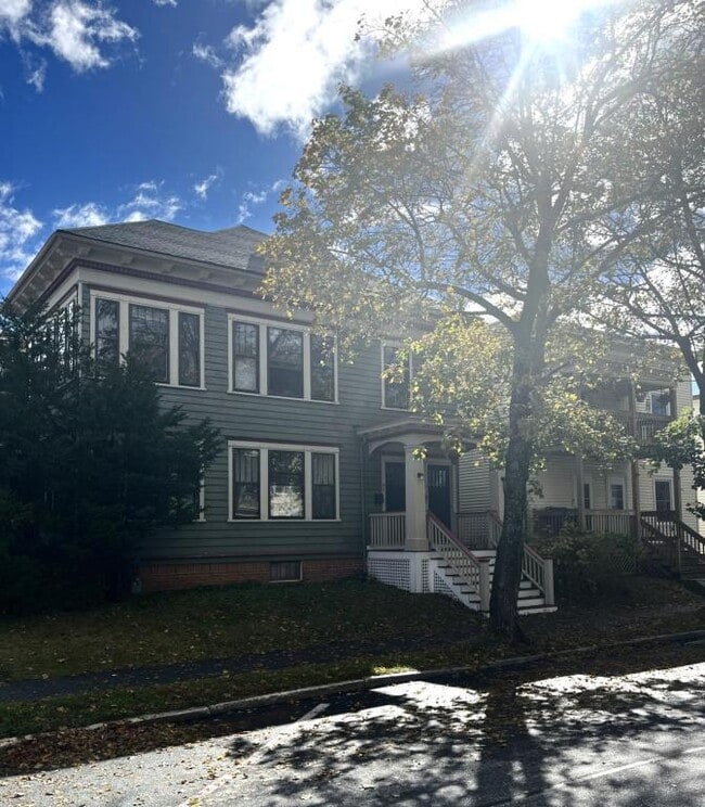 Building Photo - 105 Vale St