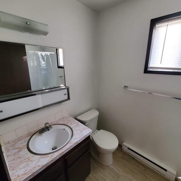 Building Photo - 1224 E 3rd St