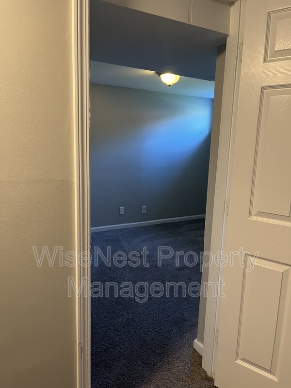 Building Photo - 706 NE Orchard St