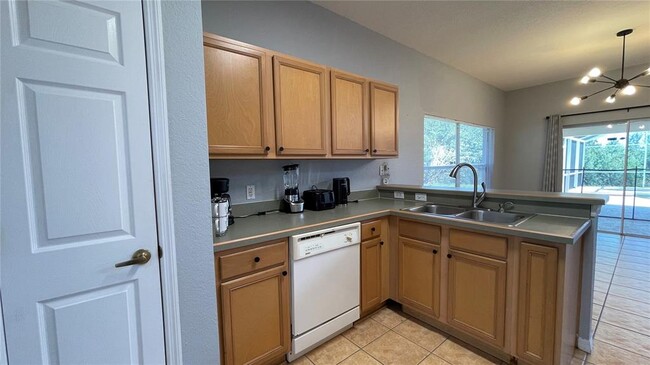 Building Photo - 546 Windsor Pl