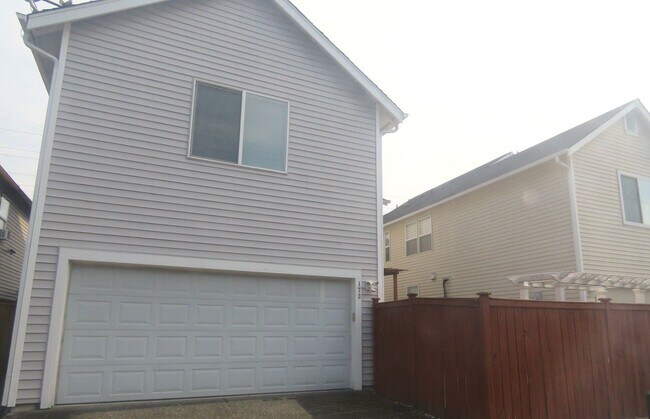 Building Photo - 3bd/2.25ba Renton House
