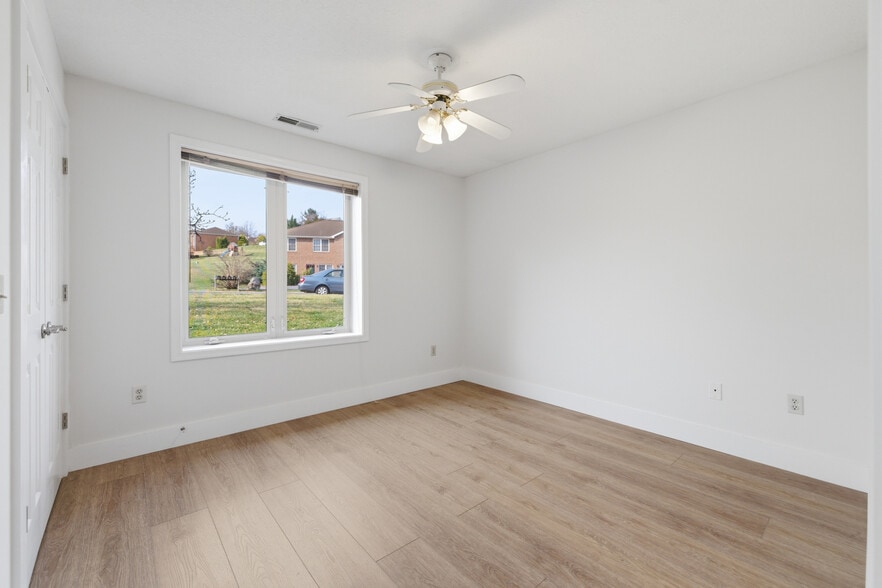 Building Photo - 1921 Ty Way Xing