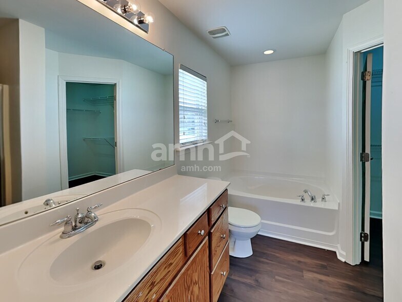 Building Photo - 10538 Samuels Way Dr