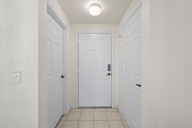 Building Photo - 2/2 CONDO IN BEACHWALK -FULLY FURNISHED SEASONAL RENTAL