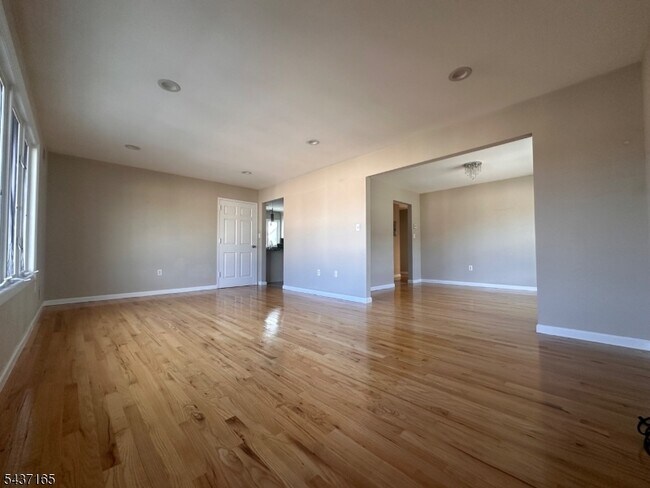 Building Photo - 427 Forest St