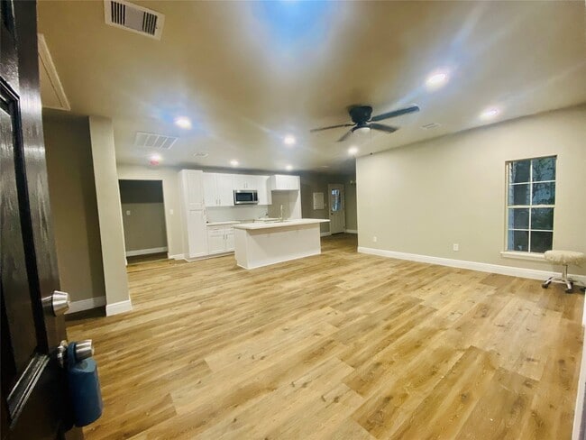 Building Photo - 4604 Dewberry St