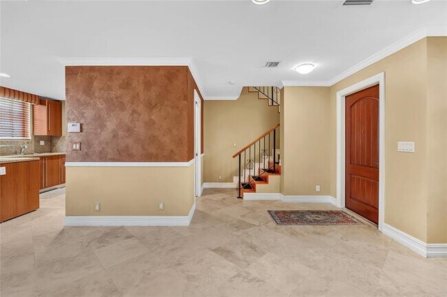Building Photo - 1634 NE 5th Ct