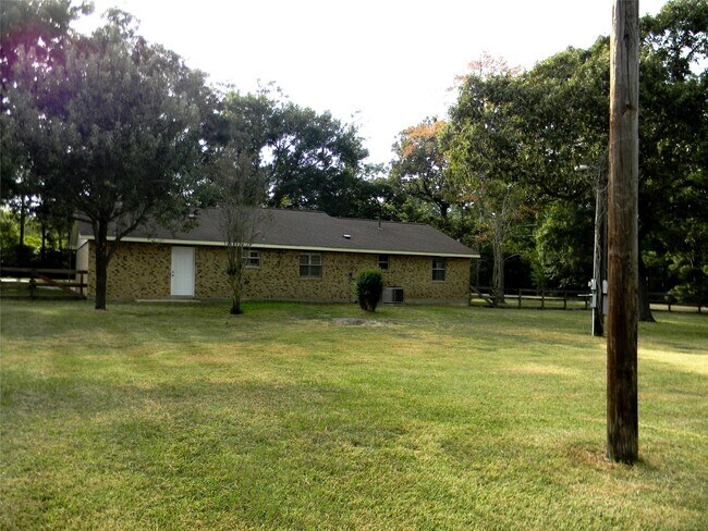 Building Photo - 25598 Kimbro Rd
