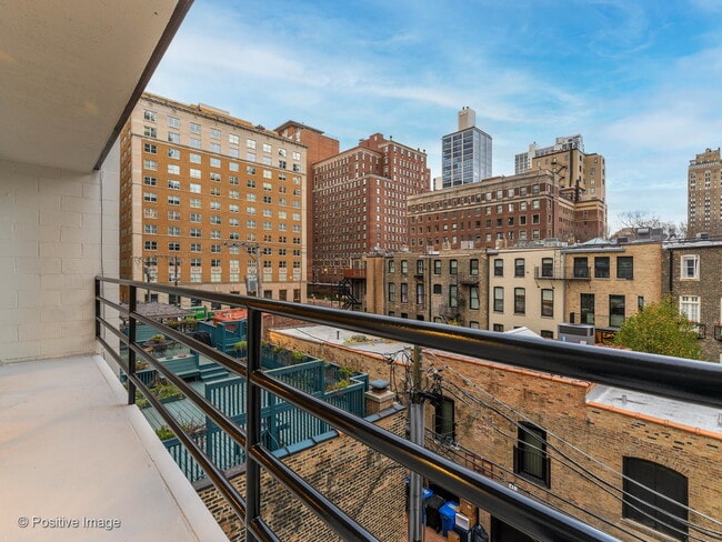 Building Photo - 1241 N Dearborn St