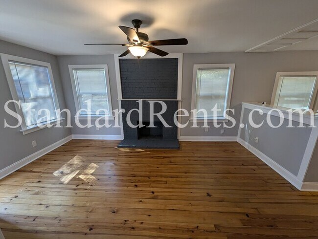 Building Photo - Cute Bungalow in Colonial Hills Neighborhood