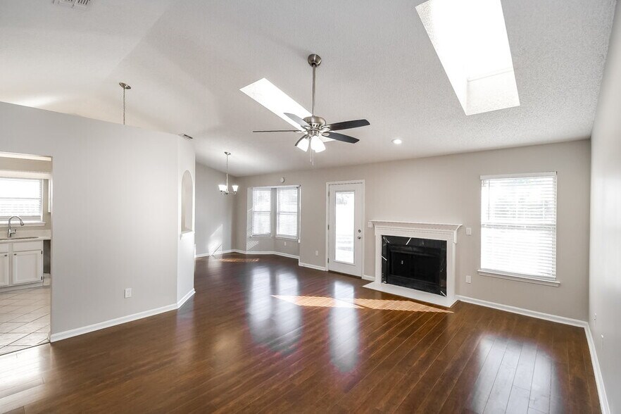 Building Photo - 8442 Sugartree Dr