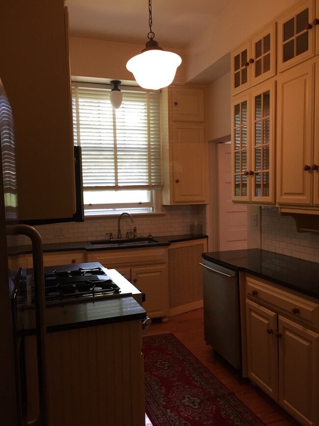 Kitchen - 1403 N Augusta St