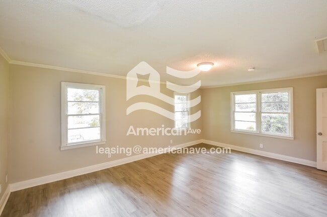 Building Photo - 1810 College St SE