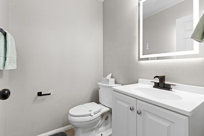 Building Photo - Cozy Furnished 3bed 3bath l Near Southern Highlands