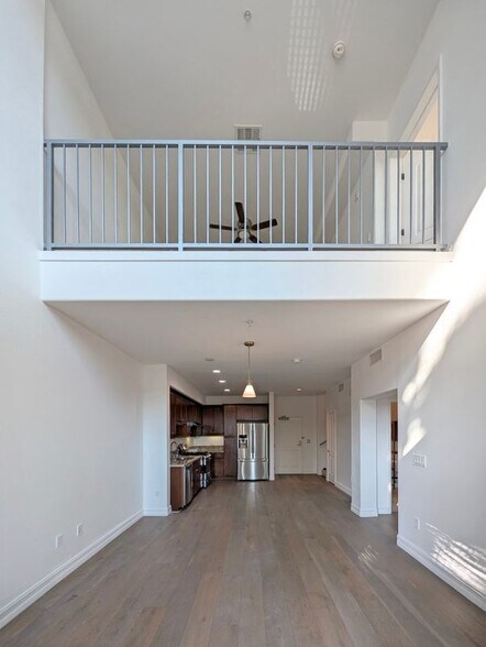 Building Photo - 629 Traction Ave