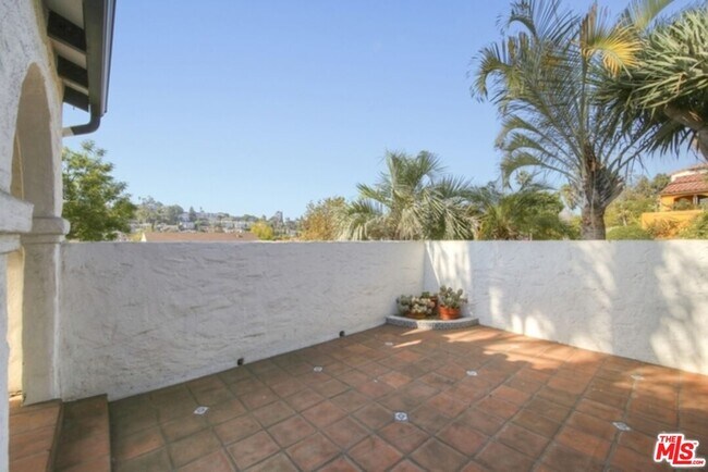 Building Photo - 2634 Lakewood Ave N