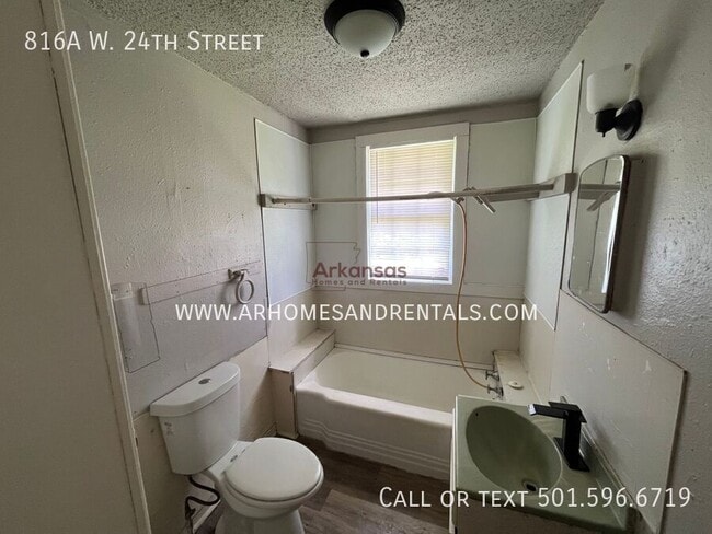 Building Photo - 816 W 24th St